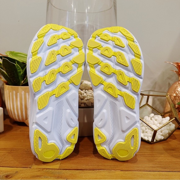 Hoka Women’s Clifton 9 in Nimbus Cloud/Ice water - Picture 4 of 8